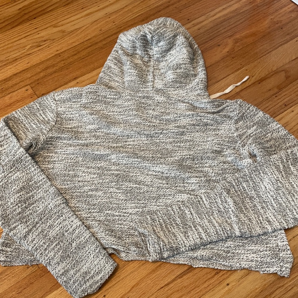 Brandy Melville Crop Sweater - Picture 4 of 5